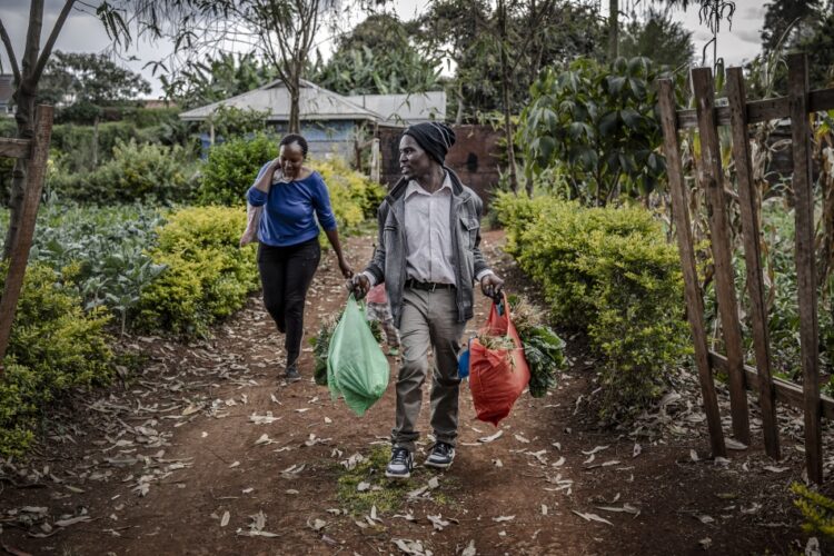 Comment Alex s'est détourné des perceptions négatives pour trouver la joie dans l'agriculture au Kenya