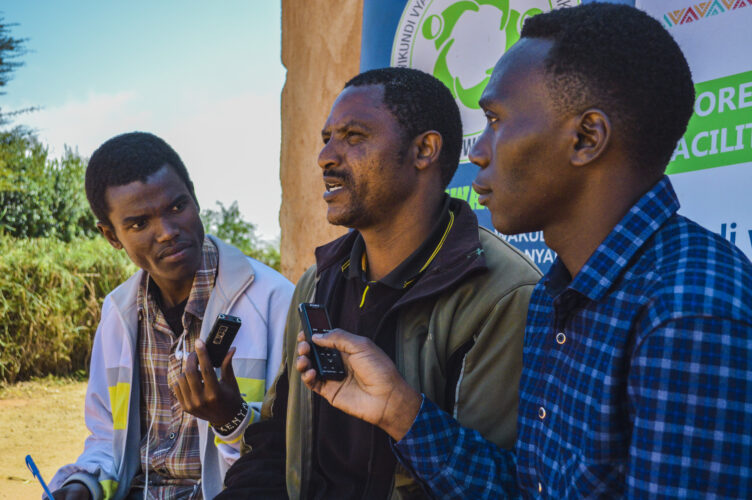 Apprendre des experts et des pairs: Comment les petits exploitants d'ail en Tanzanie gèrent les mauvaises herbes et les parasites