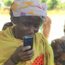 Les stations de radio au Burkina Faso adoptent les réseaux sociaux pour interagir avec leur public