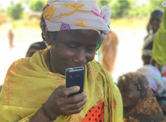 Les stations de radio au Burkina Faso adoptent les réseaux sociaux pour interagir avec leur public