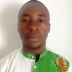 La radio au service du changement : Hervice Kouassi défend les jeunes et les enjeux communautaires en Côte d’Ivoire