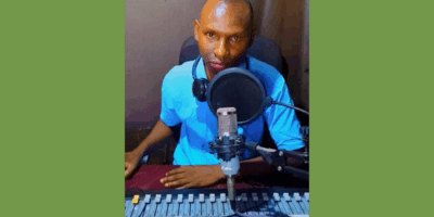 Jackson Kilonzo utilise la radio pour briser le silence sur l’endettement et les flux financiers illicites au Kenya Jackson Kilonzo utilise la radio pour briser le silence sur l’endettement et les flux financiers illicites au Kenya