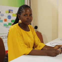 Du micro au jardin : Comment une journaliste ougandaise est devenue agricultrice