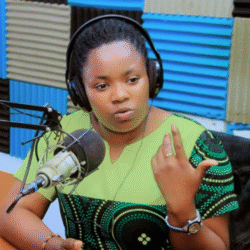 Donner vie à l’agriculture durable : le travail de Mme Kamakune à Voice of Tooro