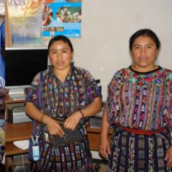 Des voix qui font grandir les systèmes alimentaires : comment la ComDev de la FAO investit dans les femmes et les filles rurales